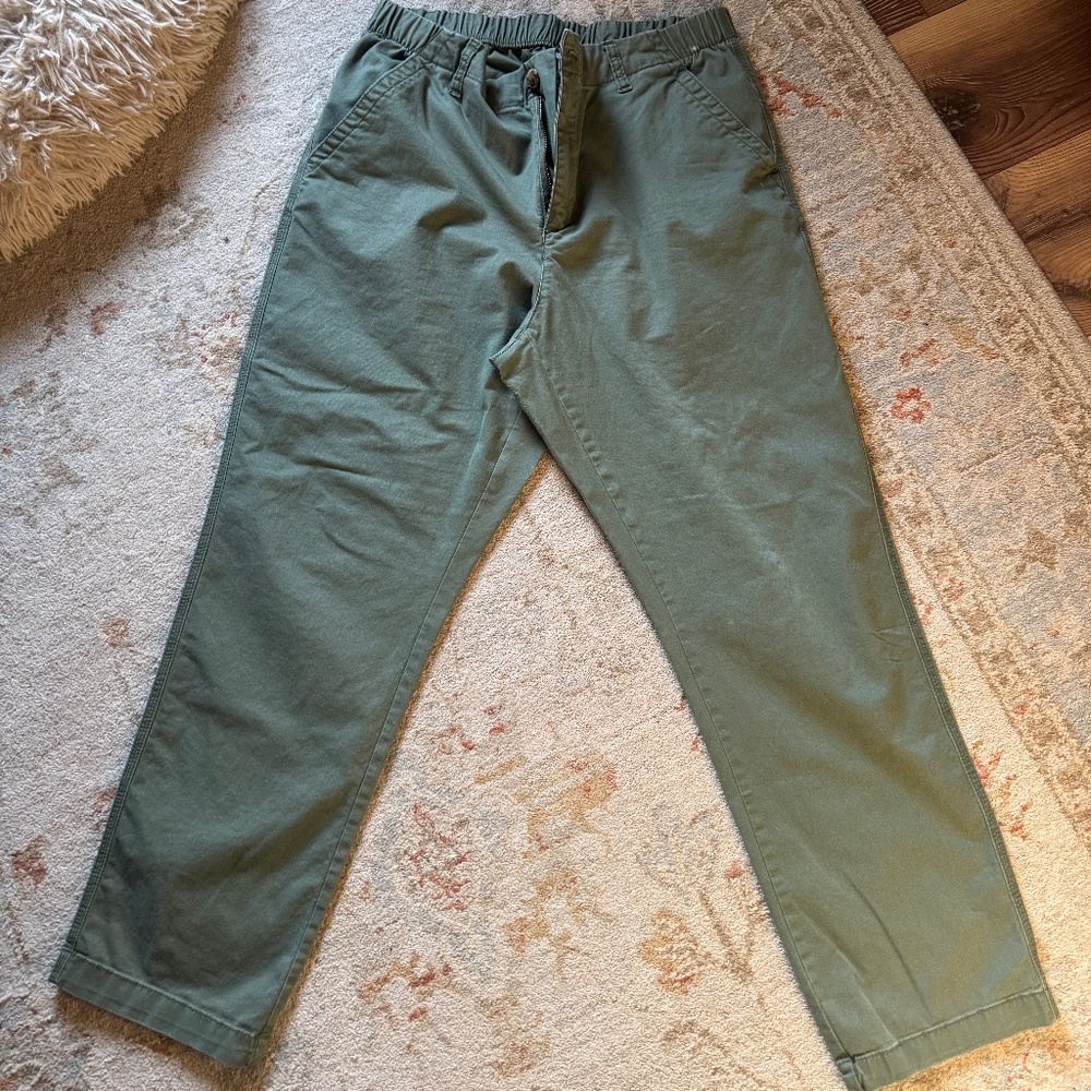 L Olive Old Navy Khaki Pant